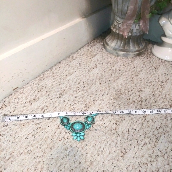 Boho/Western Faux Turquoise & Silver Statement Necklace - Picture 5 of 7